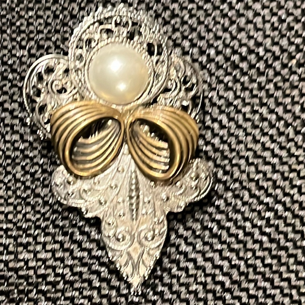 Brooch Vintage Victorian Style Pin Faux Pearl Antique Silver /bronze Tones